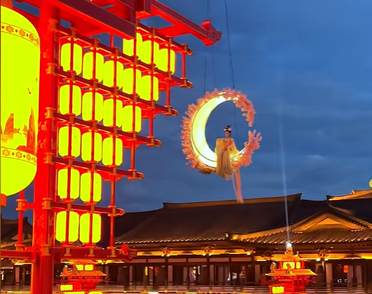 龙天小镇 · 水街夜色