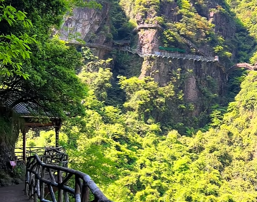 天脊龙门 · 峡谷瀑布